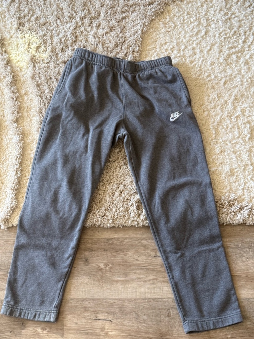 Nike women’s ' Gray sweat Pants